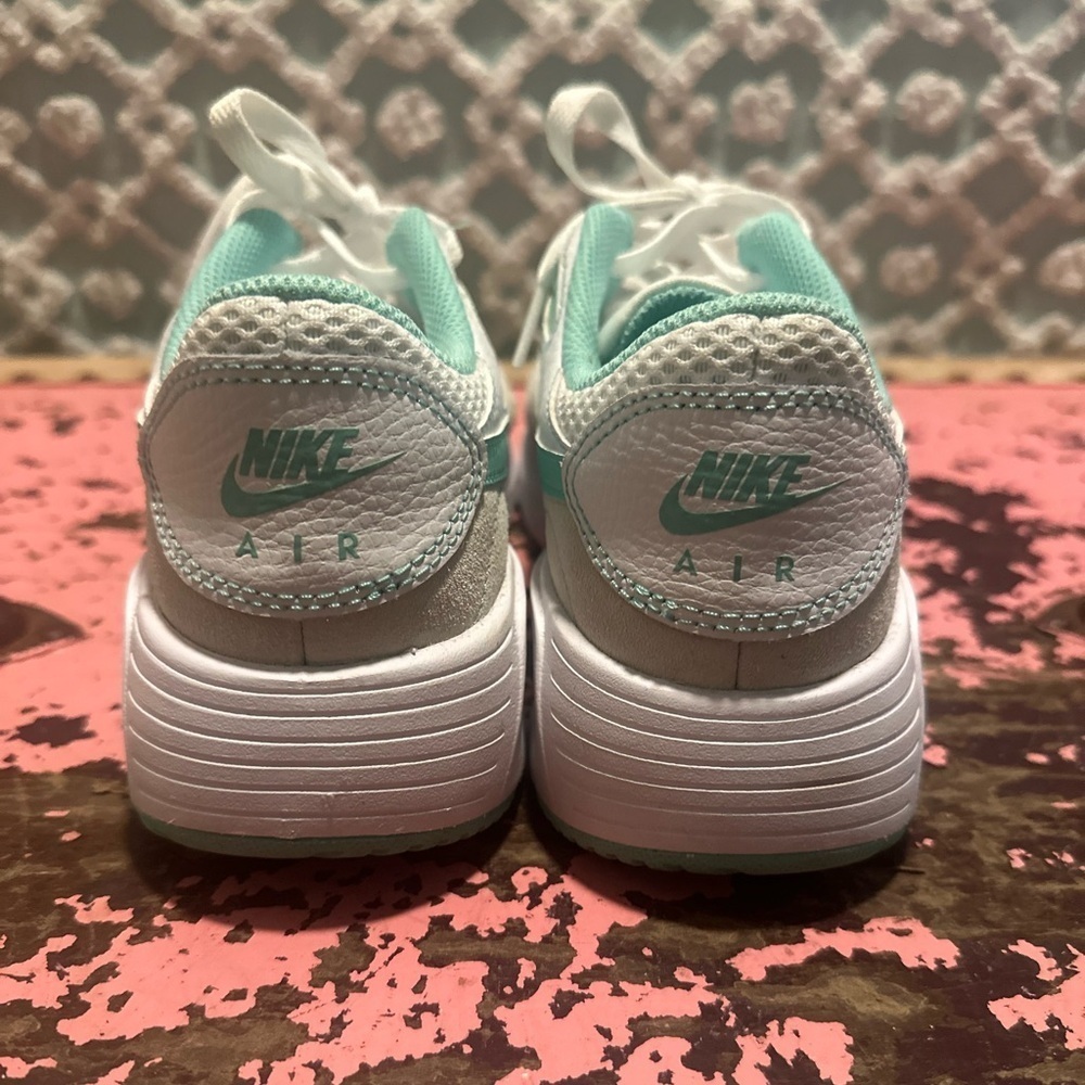 White and teal Women’s NIKE Airmax Sz 7.5 - Picture 6 of 9